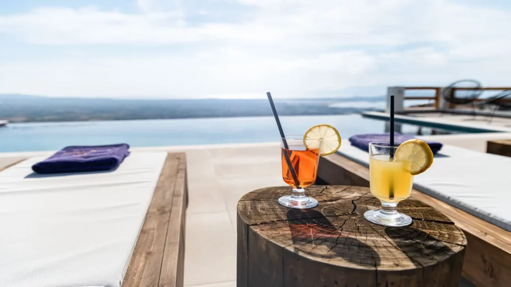 luxury-villa-horizon-drinks-pool-view