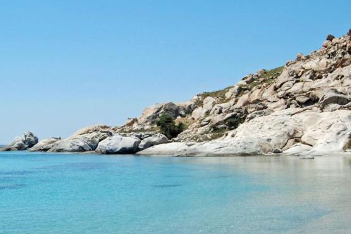 naxos plaka beach